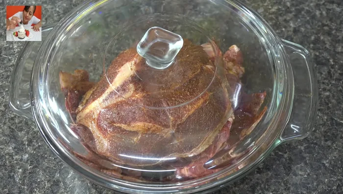 Dejar reposar las chuletas marinadas durante 30 minutos.