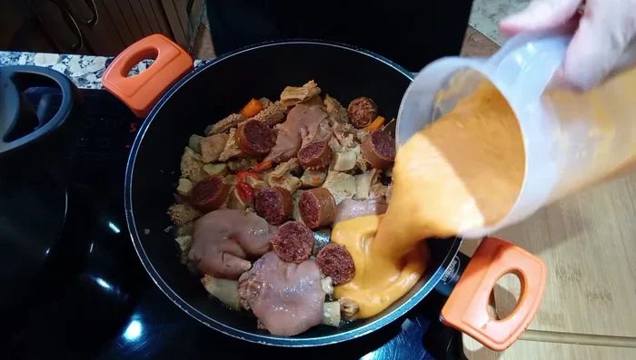 Cocinar a fuego medio durante 5 minutos más, removiendo con cuidado.