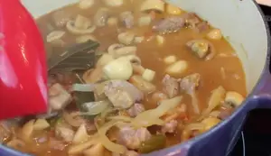 Carne con Champiñones: Receta de Abuela - ¡Delicioso Guiso!