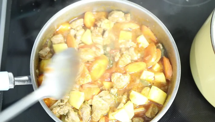 Tapar y cocinar a fuego medio por 20 minutos más.