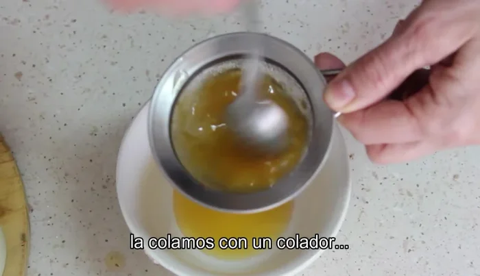 Colar el culis para eliminar los grumos.