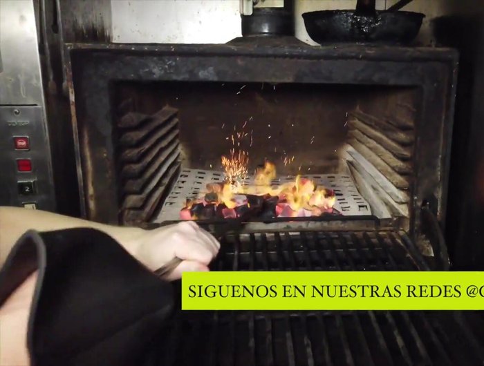 Una vez encendido, distribuir el carbón de manera uniforme en el horno para ahorrar carbón y aumentar la temperatura (76.27).