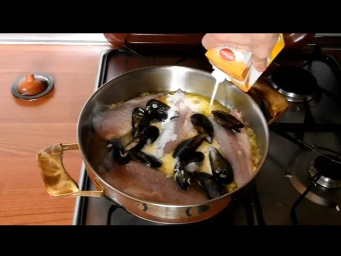 Agregar la nata líquida, salpimentar al gusto y mezclar.