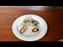 Receta fácil: Lubina con salsa de mejillones y gulas (15 min)