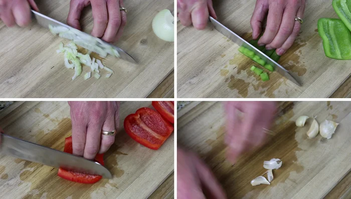 Picar la cebolla, el pimiento verde y cortar el pimiento rojo en tiras finas. Pelar los ajos y rallar los tomates.
