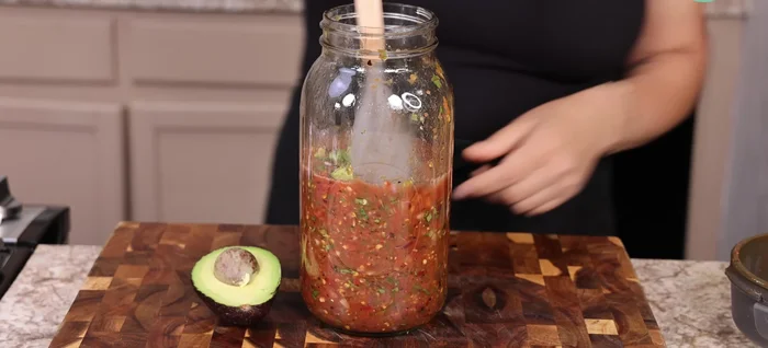 Agregar aguacate picado (opcional).