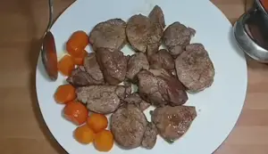 Solomillo de Cerdo Glaseado con Zanahorias: Receta Fácil