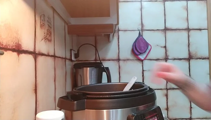 Agregar el pimentón de la Vera, el vino, y dejar reducir.