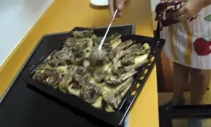 Asado Murciano: Costillas de Cordero con Patatas y Almendras
