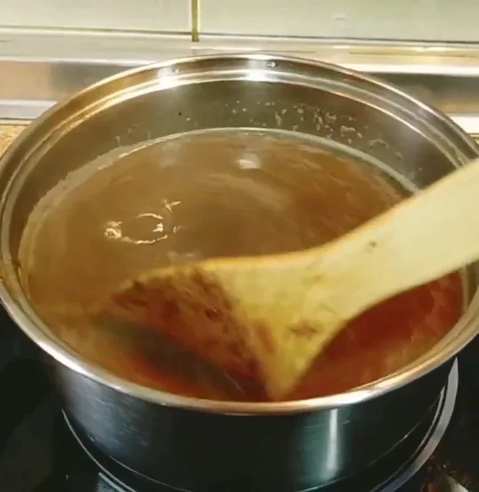 Si la salsa está muy líquida, añade maicena (2 cucharaditas y media aproximadamente) para espesar.