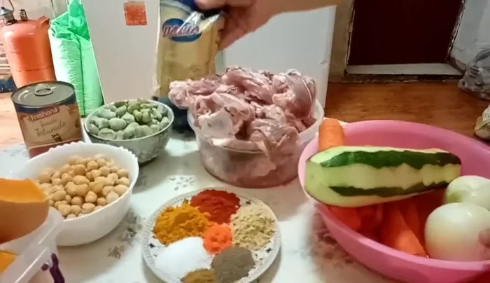 Preparar el cuscús según las instrucciones del paquete. (Se menciona la cantidad de cuscús a utilizar)