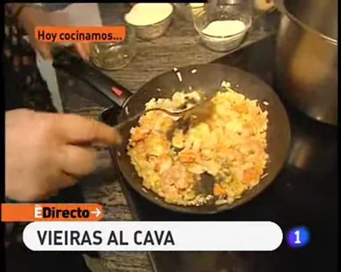Incorporar un poco de harina para espesar la salsa.