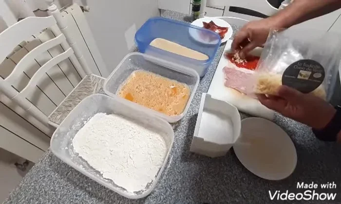 Añadir el queso encima del pimiento.