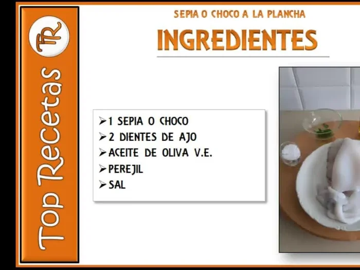 Picar los dientes de ajo y las hojas de perejil. (10.41)