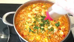 Arroz con Rape y Langostinos: Receta Fácil y Cremosa