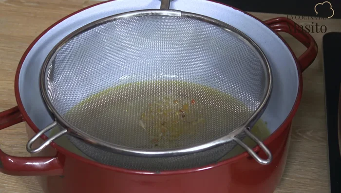 Colar el caldo.