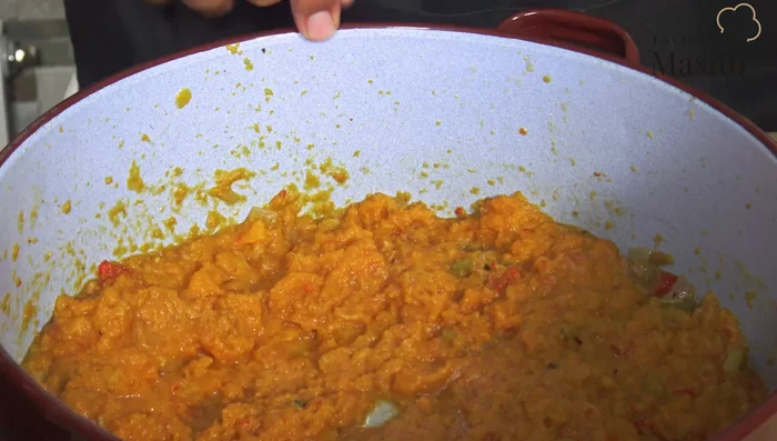 Sofreír las verduras trituradas durante 2-3 minutos para reducir el agua.