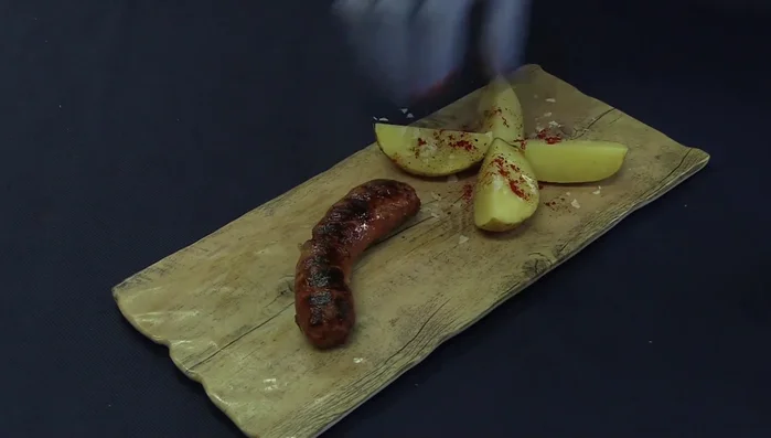 Cortar las patatas asadas en cuatro.