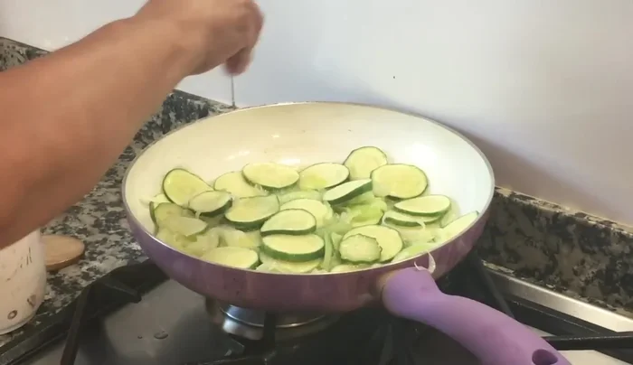 Sacar la base del horno.