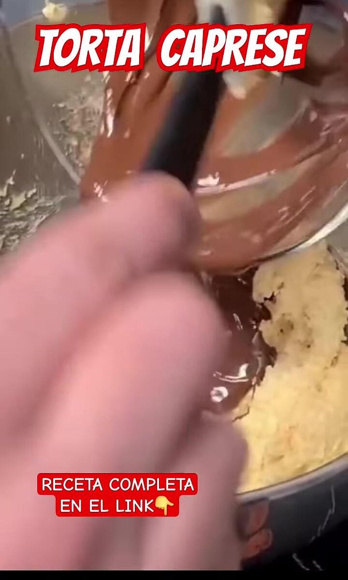 Incorporar el chocolate derretido.
