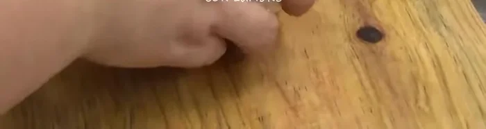 Quitamos la primera capa de la cebolla.