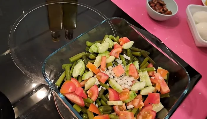 Agregar las patatas cocidas cortadas en rodajas.