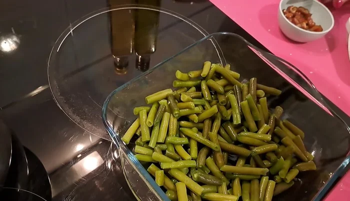 Añadir la cebolla finamente picada para darle sabor.