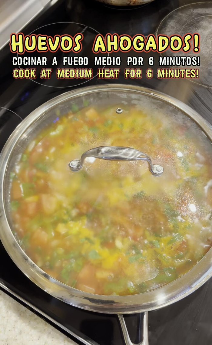 Una vez que hierva, tapa y cocina a fuego medio durante 6 minutos.