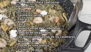 Arroz Negro con Calamares y Gambas: Receta fácil y deliciosa