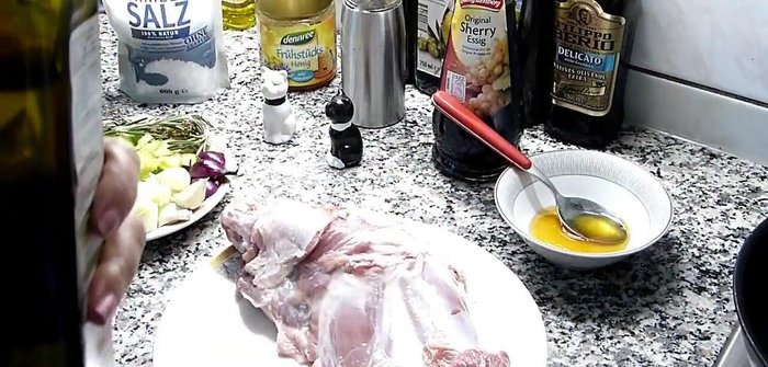 Calentar un poco de aceite en una sartén.