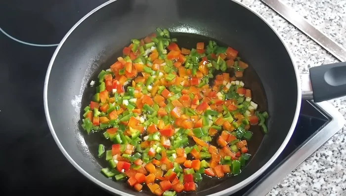 Añadir el puerro picado y cocinar otros 3-4 minutos.