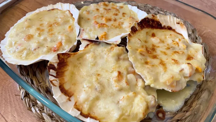 Retirar del horno y decorar con perejil troceado o cebollino.