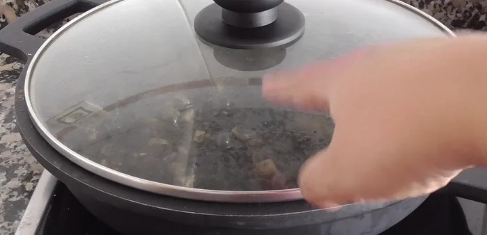 Apagar el fuego, tapar y dejar reposar 5 minutos (196.169).