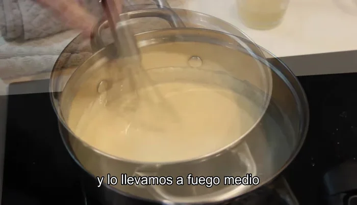 Cocina hasta que espese y tenga la consistencia de una natilla fina.
