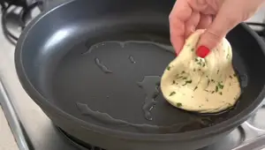 Tortillas de Ajo Ojaldradas: Receta Crujiente y Aromática