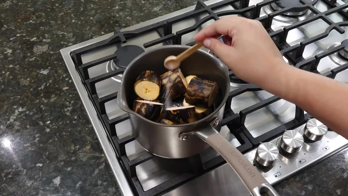 Tapar la olla y cocinar de 10 a 15 minutos.