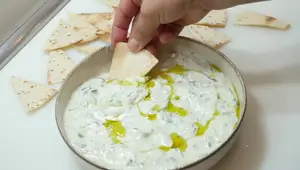 Receta de Tzatziki Griega: Salsa Cremosa y Refrescante