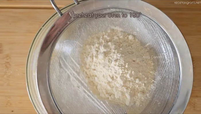 Precalentar el horno a 180 grados.