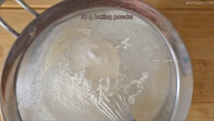 Mezclar los ingredientes hasta que no queden grumos.